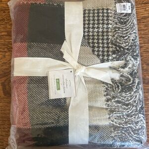Pottery Barn Soft and cozy 3-color plaid throw set